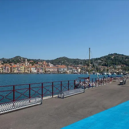 Homes In Genoa - Vele D'amare Apartment